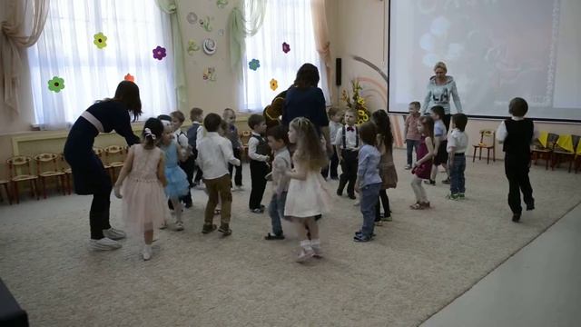 Праздник весны в группе "Колокольчики" садика "Росинка" г. Хабаровск, 01.03.2016 (DSC7277) смотреть онлайн