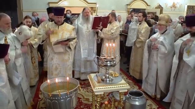 Видео водосвятного молебна в Ильинском кафедральном соборе Архангельска в праздник Крещения Господн смотреть онлайн