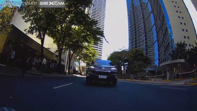 Qube XCAM X2 V2 DashCam (Back) смотреть онлайн