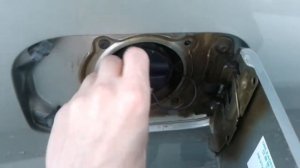 Видео: Как открыть бензобак в ЛАДА ЛАРГУС (LADA LARGUS)?
