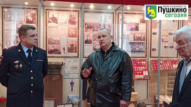 Художник Андрей Плитчин передал портрет первого начальника милиции Пушкино в музей МУ МВД Пушкинско смотреть онлайн