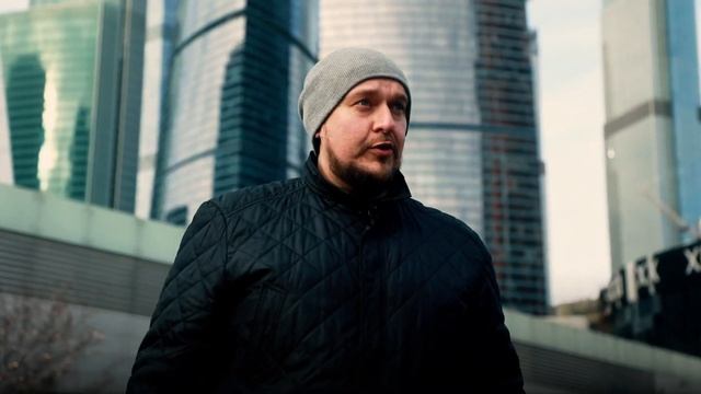 Реакция иностранцев на русского гида. How much стоит самая very дорогая хата in Москва-Сити? РУНГЛИ смотреть онлайн