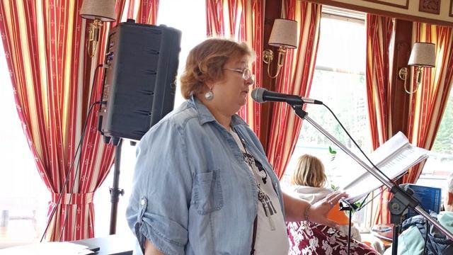 Анна Игоревна Ильченко читает свои стихи. Часть 6 смотреть онлайн