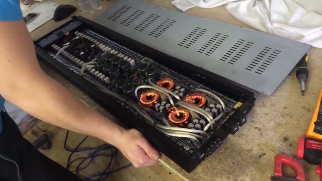 Самый большой двухканальный усилитель смотреть онлайн