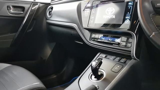 161D61657 - 2016 Toyota Auris HIGH SPEC BUS ED. HYBRID 15,864 смотреть онлайн