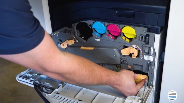 How to quickly replace the waste toner container on your Xerox machine: AltaLink WC 7500s and C8000 смотреть онлайн