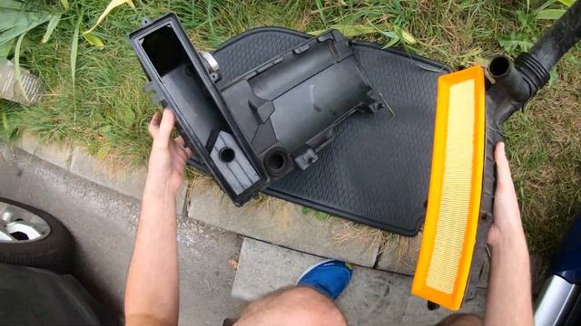 Engine Air Filter Change Renault Clio 3 смотреть онлайн