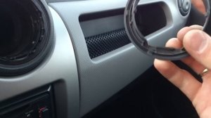 Снимаем дефлектор печки Logan-Sandero