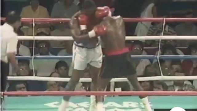 Evander Holyfield vs James Tilis - Highlights (Holyfield BATTERS Tilis) смотреть онлайн