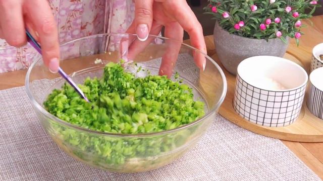Einfaches Brokkoli Rezept! Brokkoli Puffer - schnell und lecker! ASMR смотреть онлайн