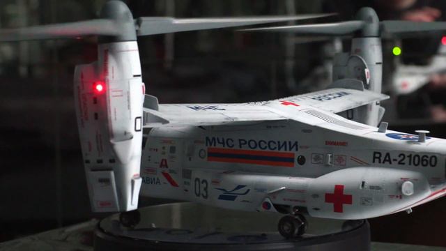 Модель конвертоплана V-22 Osprey (МЧС России)с моторами и светодиодами фирмы Italeri 1:48 Helicopte смотреть онлайн