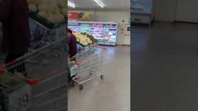 Фрукты в магазине Тайланда. MACRO смотреть онлайн