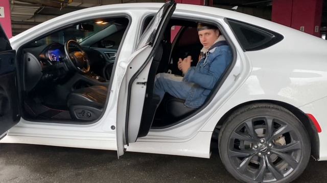 Обзор Chrysler 200s в максимальной комплектации смотреть онлайн