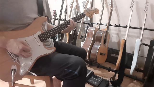 jam with 2 bars from bach .. Fender japan 72 reissue stratocaster with Suhr DSH pickup смотреть онлайн