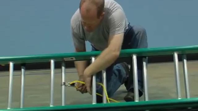 Single and Extension Ladder Safety смотреть онлайн