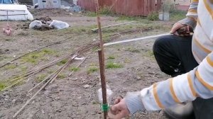 Теплица из арматуры. Часть 1. Свариваем арматуру лентами из ПЭТ бутылок.
