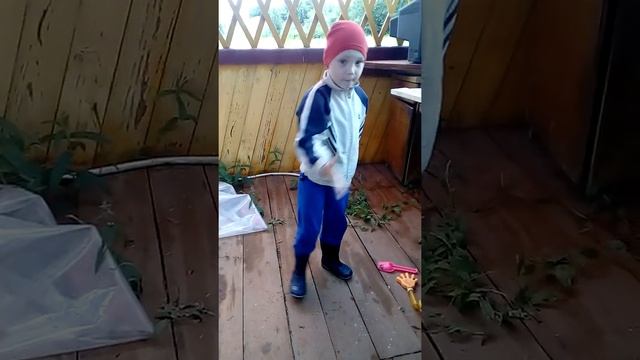 Черничный пирог и кувшинчик компота смотреть онлайн