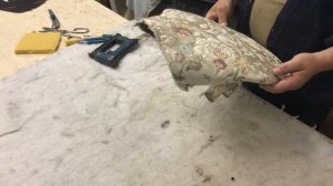 Перетяжка стула своими руками. Замена ткани на сиденье стула. Ремонт мебели