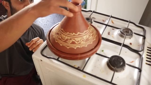 FIRST TIME COOKING TAGINE - A Whole New Way Of Cooking смотреть онлайн