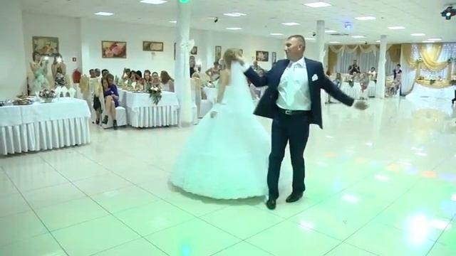 Свадебный танец Дениса и Оксаны . Невинномысск. 8.08.2015 г. смотреть онлайн
