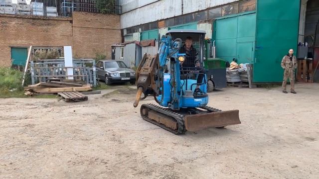 Hitachi EX20 с молотом / Обзор мини-экскаватора из Японии смотреть онлайн