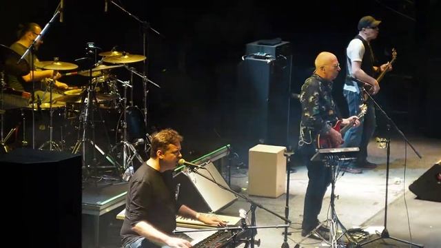 «Воскресение. 40 лет с хвостиком» - Делай своё дело смотреть онлайн