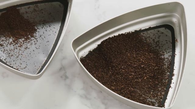 Equipment Review: The Best Coffee Grinder and Our Testing Winners (Burr vs. Blade Coffee Grinders) смотреть онлайн