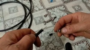 Как установить АНТЕННЫЙ РАЗЪЁМ на КАБЕЛЬ, правильно. Паять не надо! Инструменты - НОЖ и плоскогубцы