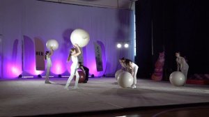 Цирковая школа «мы из цирка», акробатика на мячах «игра в бильярд»