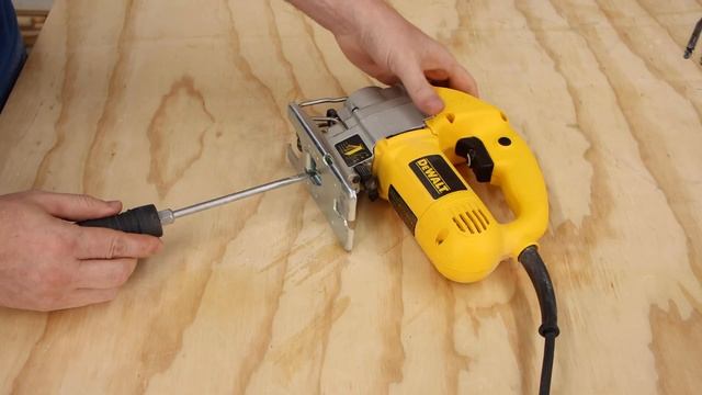 Why Your Jigsaw Isn't Cutting Straight. How to Avoid Wandering, Deflection, and Bevelled Edges. смотреть онлайн