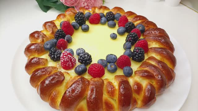 Мягкий и нежный торт косичка с тающим во рту кремом смотреть онлайн