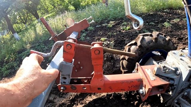 Окучивание картошки мотоблоком