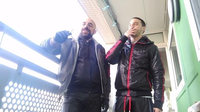 Sharing a smoke with my friend Rubén in London смотреть онлайн