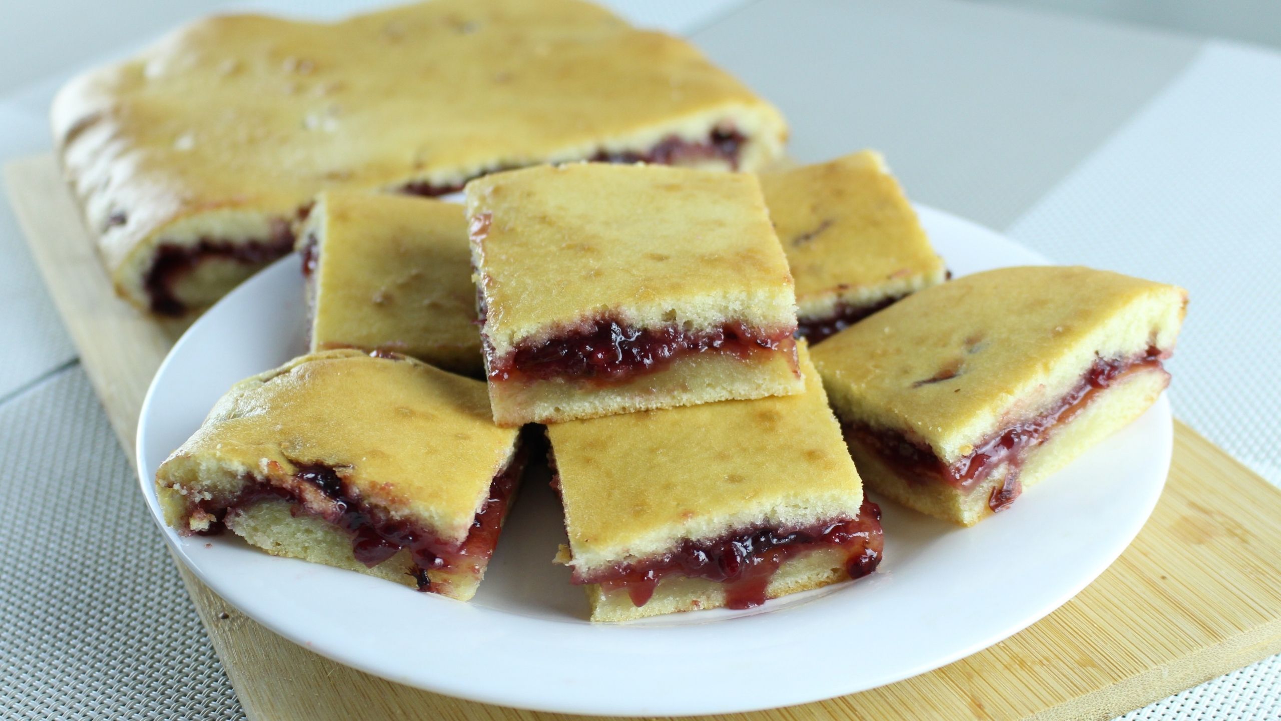 ПИРОГ С ВАРЕНЬЕМ, ИЗ ТЕХ ПРОДУКТОВ КОТОРЫЕ ВСЕГДА ЕСТЬ НА КУХНЕ ☆ БЫСТРЫЙ, ЭКОНОМИЧНЫЙ ПИРОГ К ЧАЮ смотреть онлайн