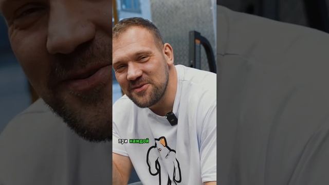 Кирилл Сарычев про бицепс Влада Беккера #shorts смотреть онлайн