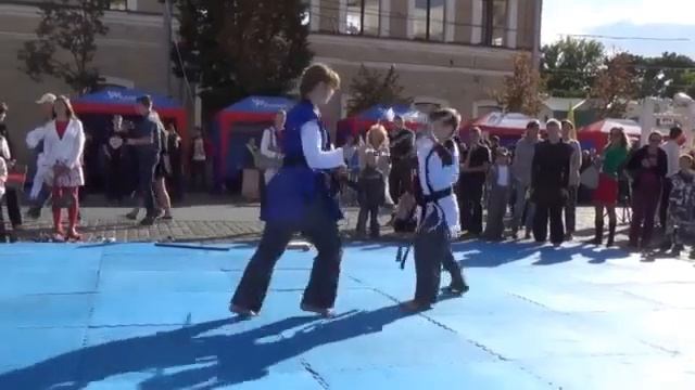 показуха на площади Свободы смотреть онлайн