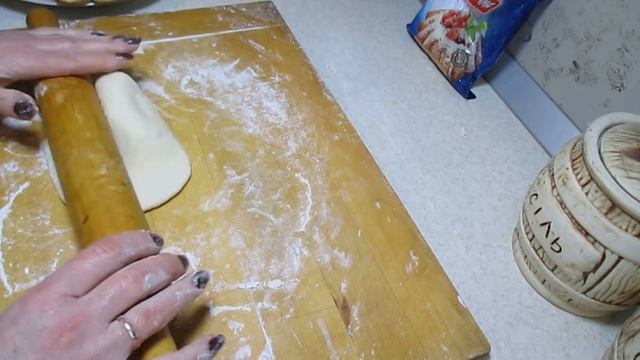 СОСИСКИ В ТЕСТЕ! Как завернуть сосиски в тесто! смотреть онлайн