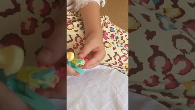 Плетём Рапунцель из резиночек без станка смотреть онлайн