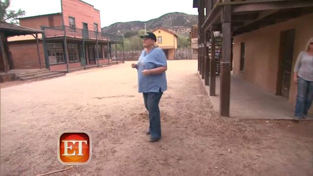 Ian Thomas on Entertainment Tonight смотреть онлайн