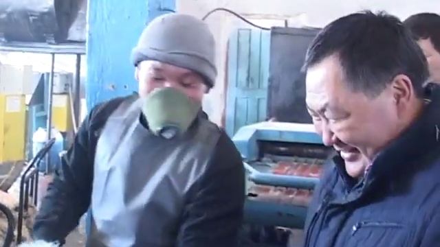 Эрзин. Цех по выделке шкур СПК "Бай-Холь". смотреть онлайн