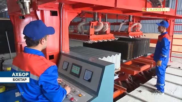 Президент Ифтитоҳи корхонаи истеҳсоли шифер дар шаҳри Бохтар смотреть онлайн