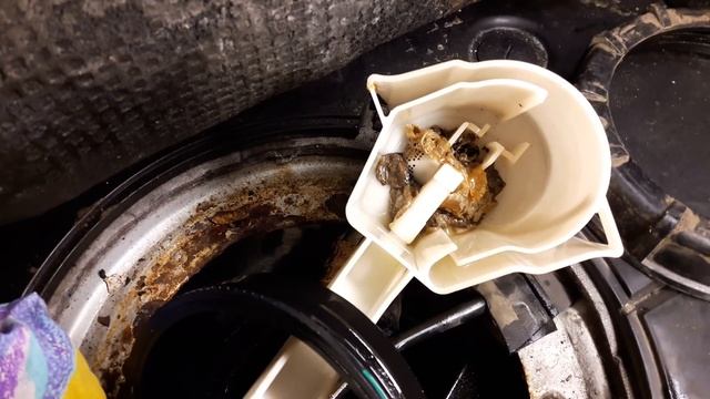 Volkswagen Passat B5 1.9tdi - ZATKANA POMPKA PALIWA W BAKU смотреть онлайн