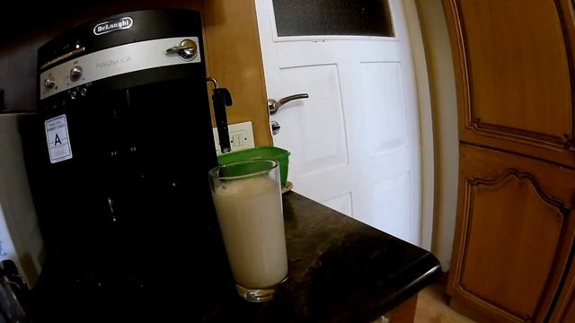 Как сделать кофе Лате Макиато // How to make latte macchiato coffee смотреть онлайн