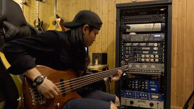 Bassist Phonesay Alounsavath Demo Rotosound Bass RB45-5 смотреть онлайн