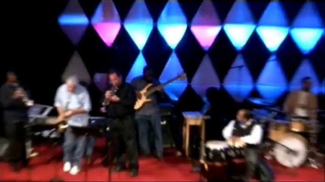 James Ross @ (Bassist) Vince Clark - Bass Solo!!!! - "Take The A Train" смотреть онлайн