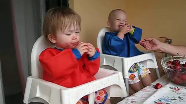 не видишь, мы кушаем :-))) смотреть онлайн