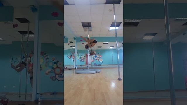 Связка pole dance: паук-супермен летящий-супермен-плечевой-флаг-свич смотреть онлайн