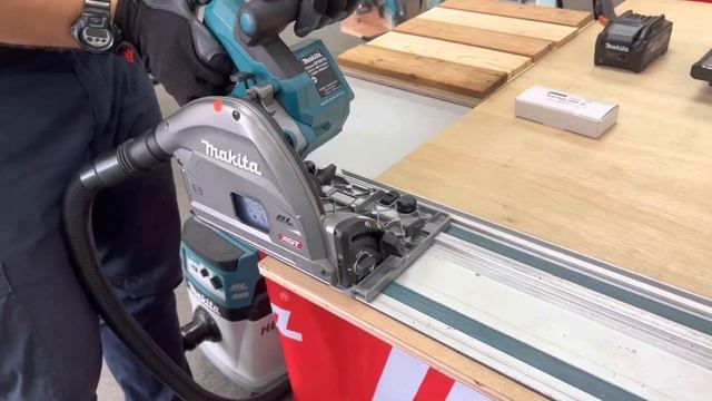 “Unbox” - Makita SP001GZ02 165 mm (6-1/2") 40Vmax Cordless Plunge Cut Saw смотреть онлайн