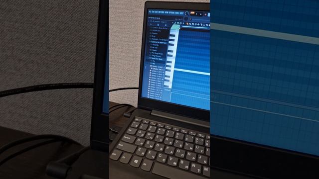 Миди клавиатура AKAI MPK MINI. смотреть онлайн