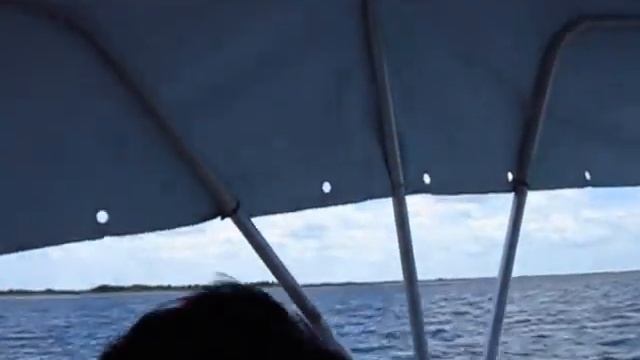 Прогулка на моторной лодке - Куба смотреть онлайн